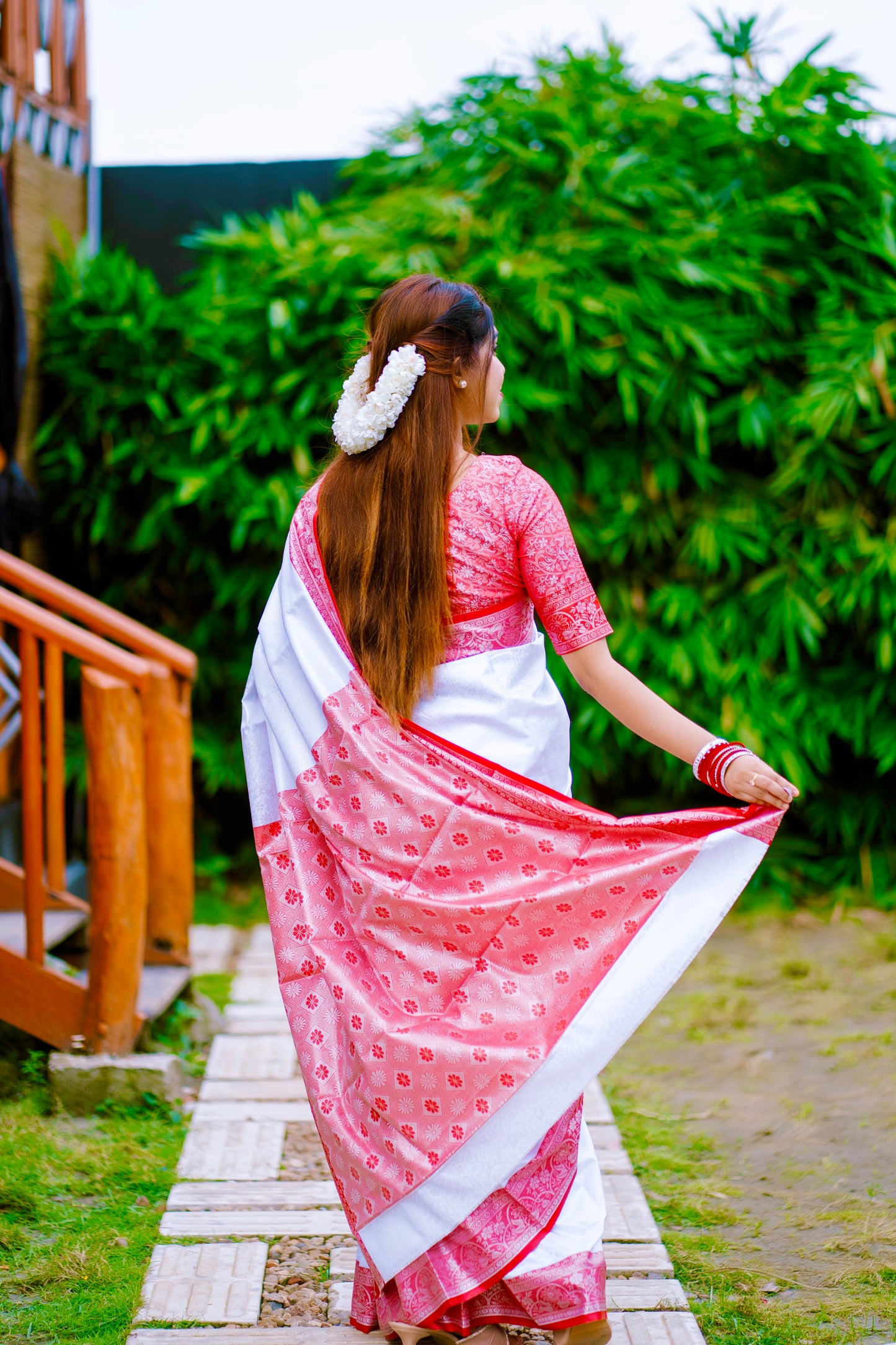 Suvro lal saree